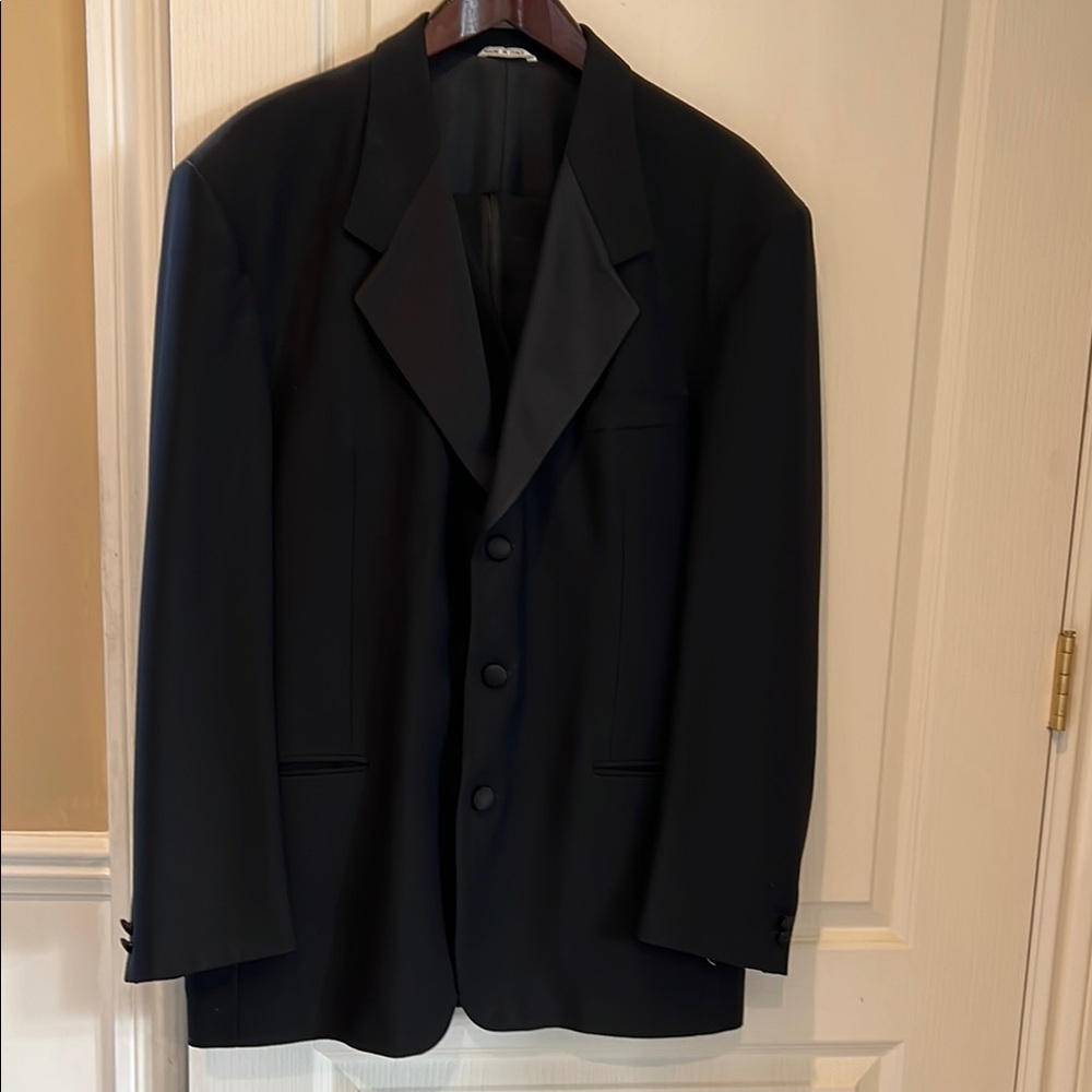 Classic Men’s Tuxedo Made in Italy 100% Wool